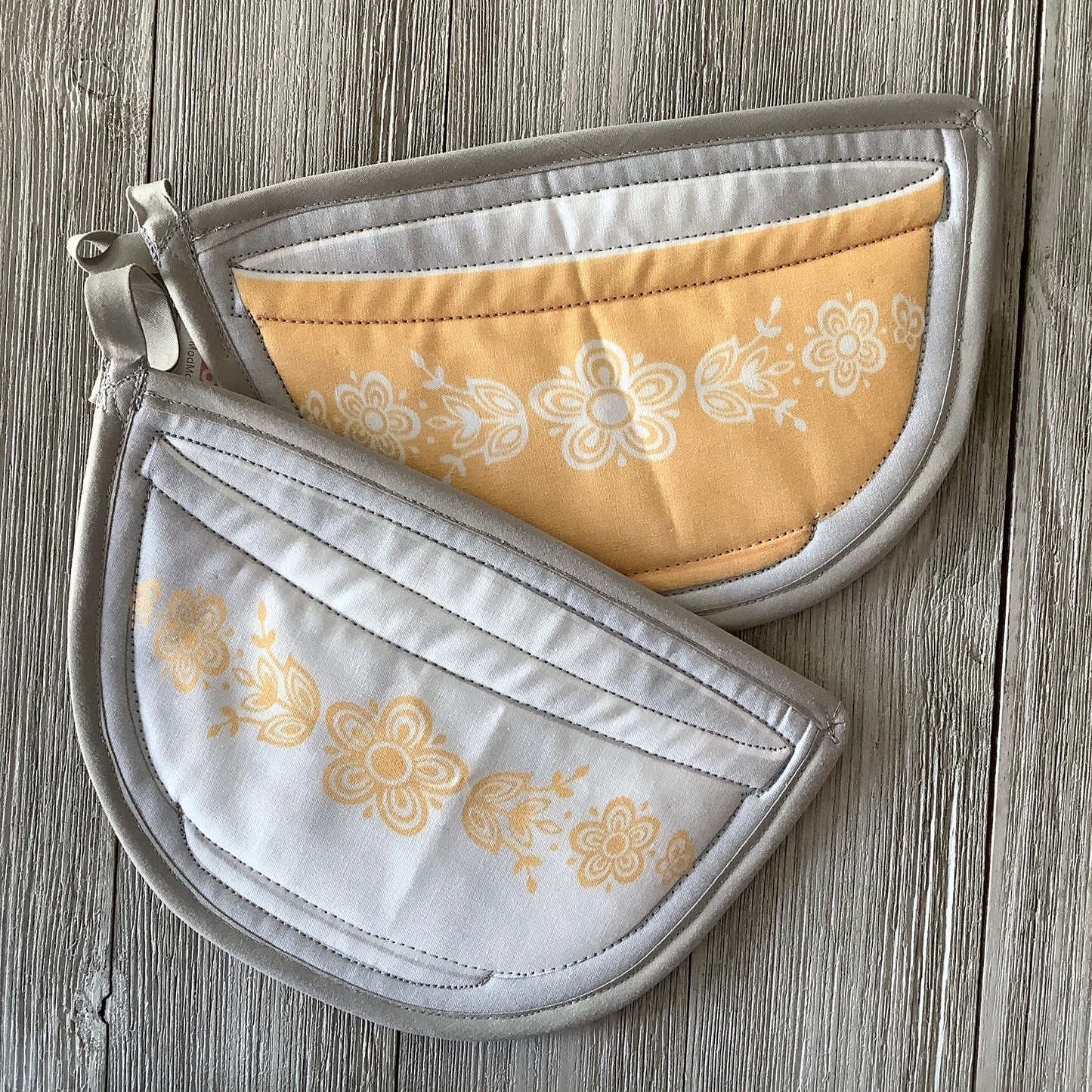 Vintage Inspired Pyrex Oven Mitts Gold/White